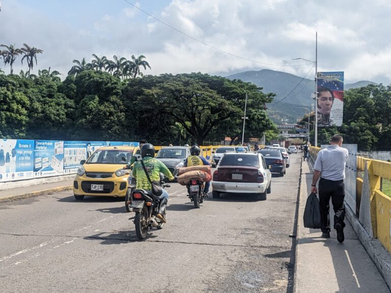 Fluido el tránsito por el puente Simón Bolívar