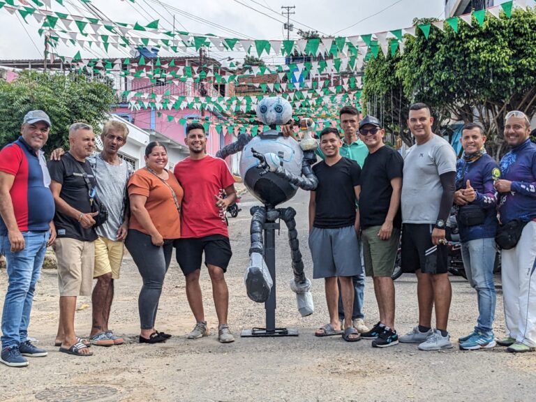 Recibieron el aporte de migrantes para la creación del Año Viejo en frontera