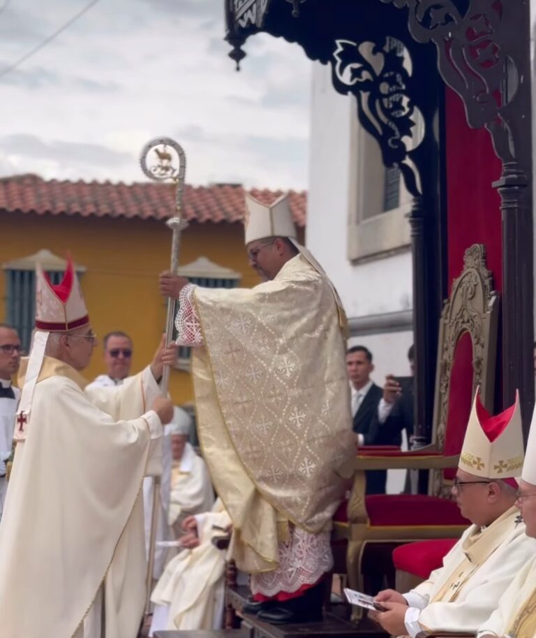 Monseñor Lisandro Rivas recibe el timón de la Diócesis de San Cristóbal