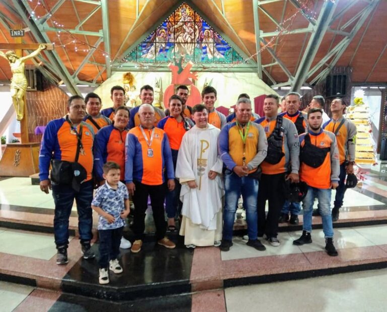 Agradecer a Dios por el aniversario 4 de línea de moto taxistas