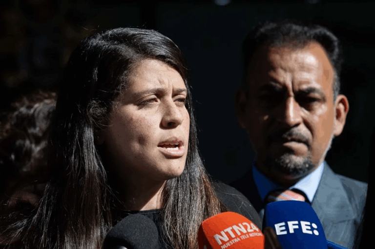 Activista acude a cita con Policía científica tras denunciar violaciones a DD.HH.