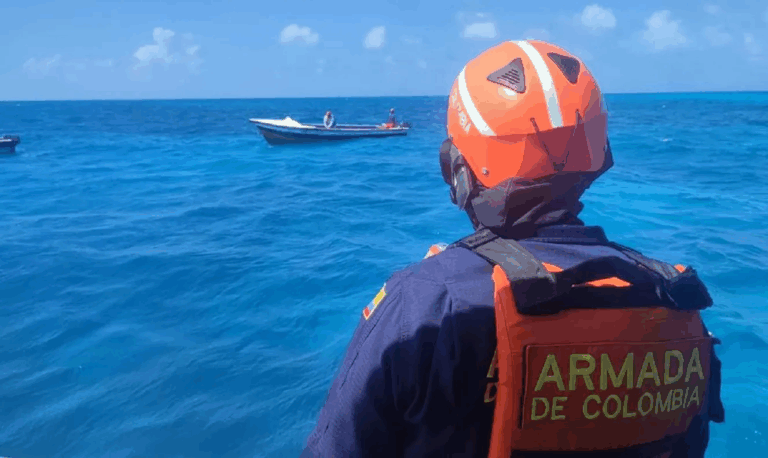 Rescatan a 44 migrantes que navegaban hacia Centroamérica, había venezolanos