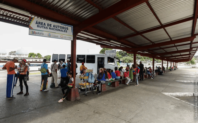 Discusión entre pareja terminó en femicidio dentro de un autobús en Bolívar