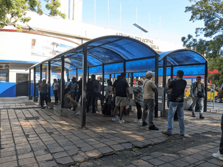 Sigue concurrido el punto de sellado