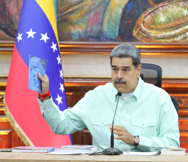 Maduro ordenó terminar con cobros fuera de la ley en alcaldías y gobernaciones