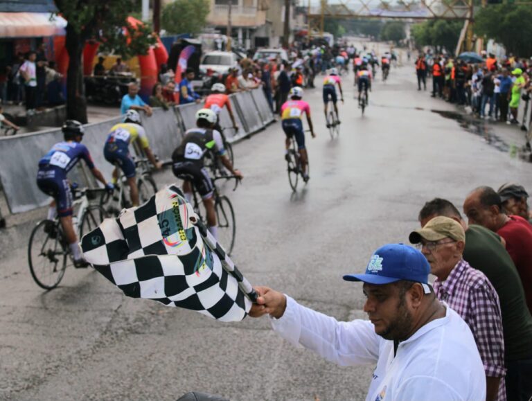 Lluvia, adrenalina y pasión en la Vuelta a Bramón en su recorrido por Ureña