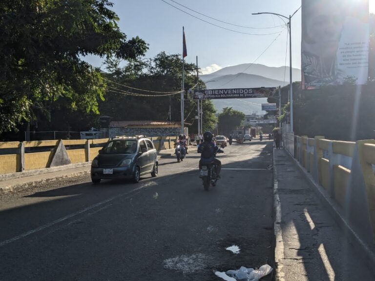Fluido el tránsito por el puente Simón Bolívar
