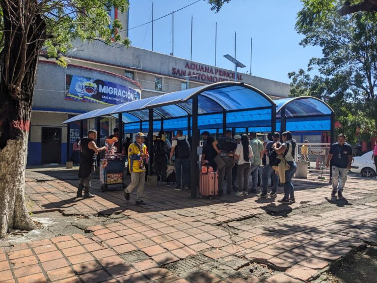 Se mantiene concurrido el punto de sellado