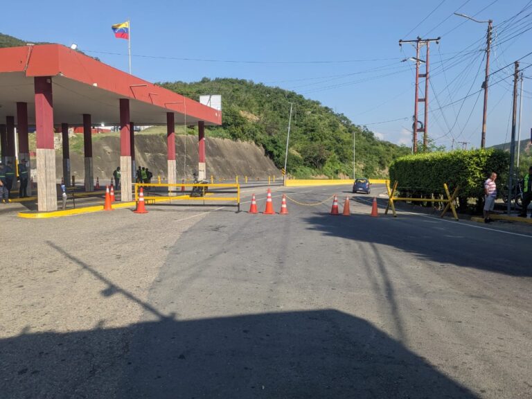 Sigue restringido el paso por Peracal