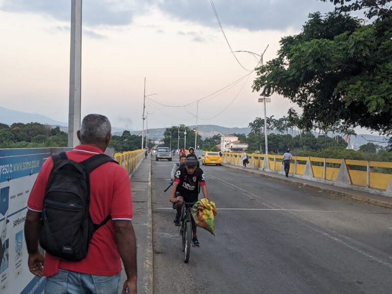 Puente Simón Bolívar retoma su dinamismo