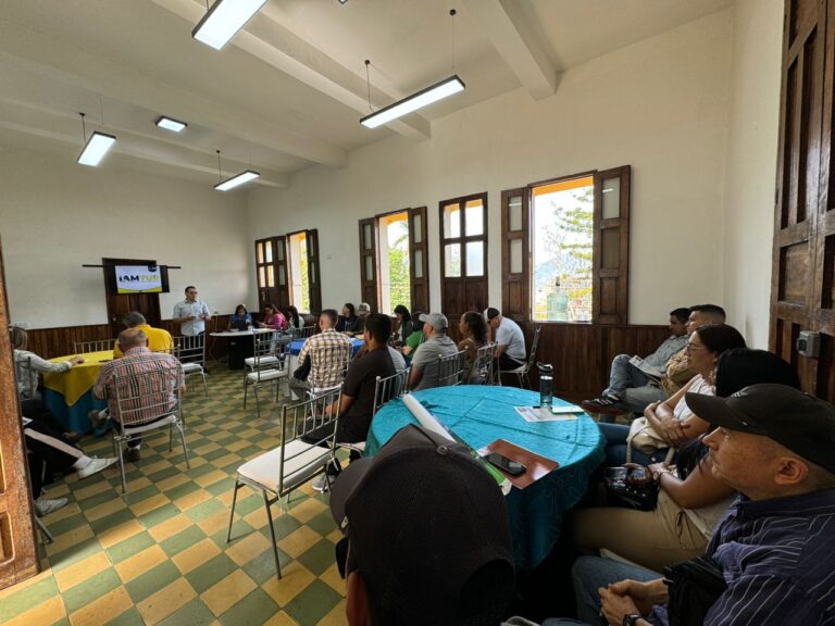 IAMTUR capacita a prestadores de servicios del sector hotelero en Jáuregui