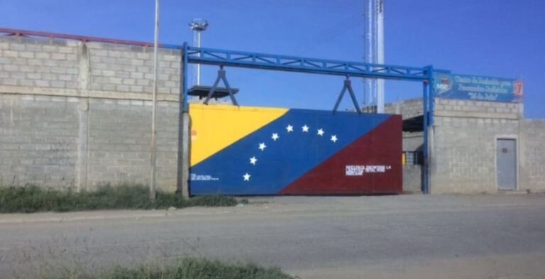 Trasladan a privados de libertad de la cárcel 26 de Julio tras presunto motín