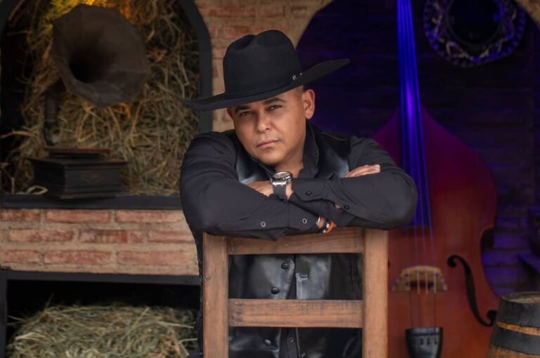 JC Rey llegara a la ciudad de San Cristóbal para presentarnos su primera placa discográfica titulada “El Toro”
<br>
<br>