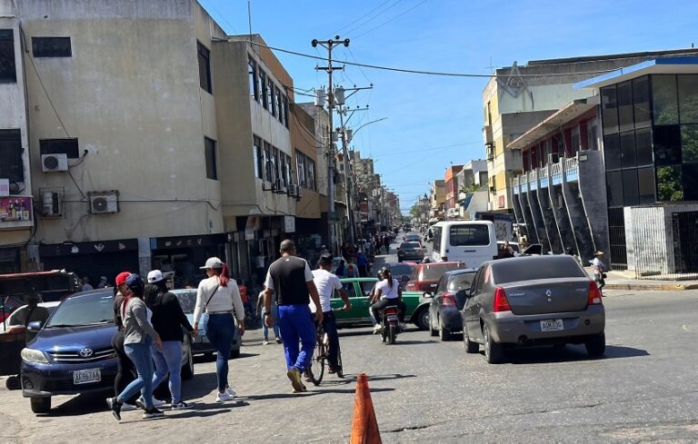 Sucrences viven un sábado normal, luego de la juramentación de Nicolás Maduro