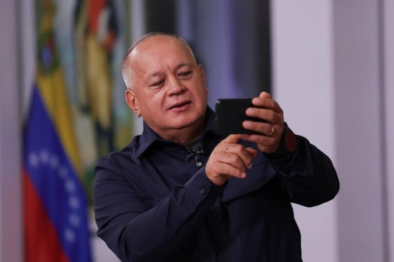 Cabello asegura que uno de los deportados de EEUU tiene alerta roja de Interpol Ecuador