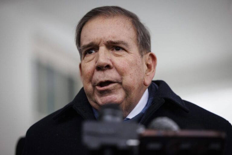 González dice que seguen trabajando, aunque no sea de manera pública