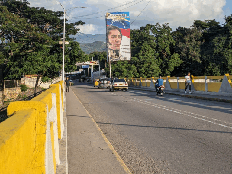 Tarde de poco movimiento en el puente Simón Bolívar