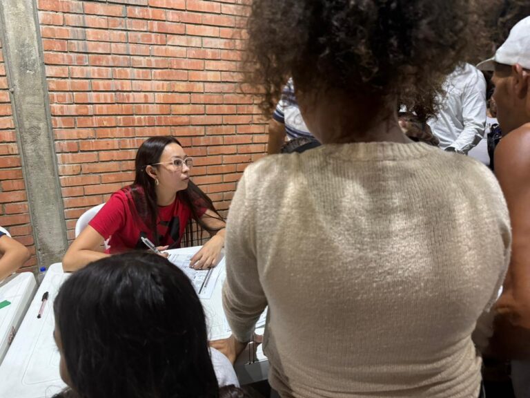 De hoteles a albergues: inició el traslado de desplazados