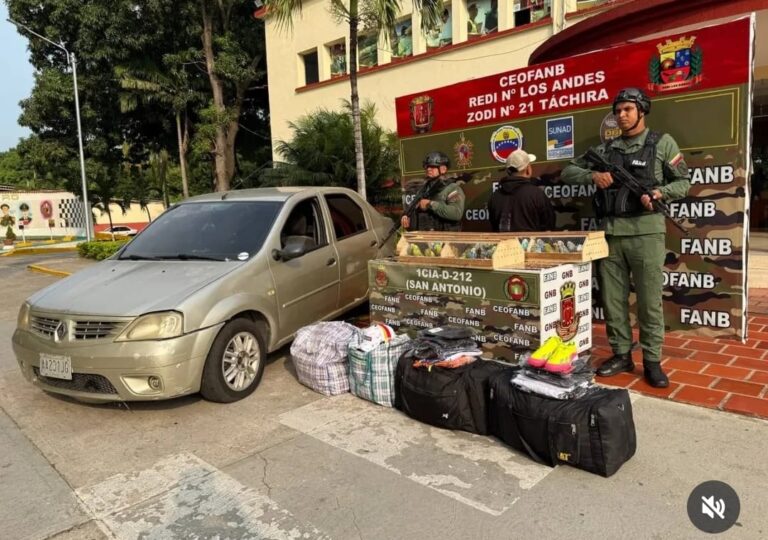Detienen a un hombre y rescatan 71 aves en el puente Simón Bolívar