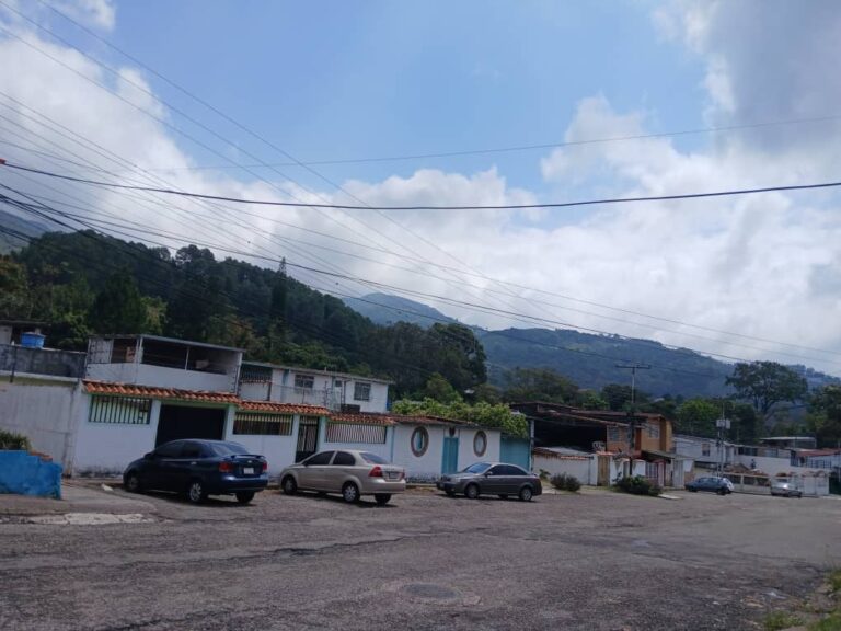 Vecinos de Pirineos I lote “D” tienen 13 días sin servicio eléctrico