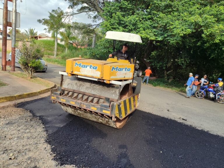 Asfaltado en comunidades de Cárdenas