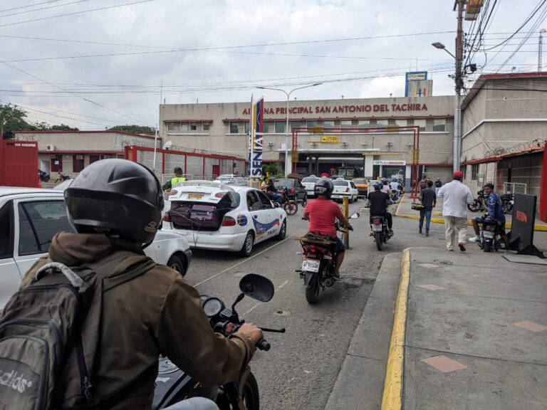 Congestionado el ingreso a Colombia