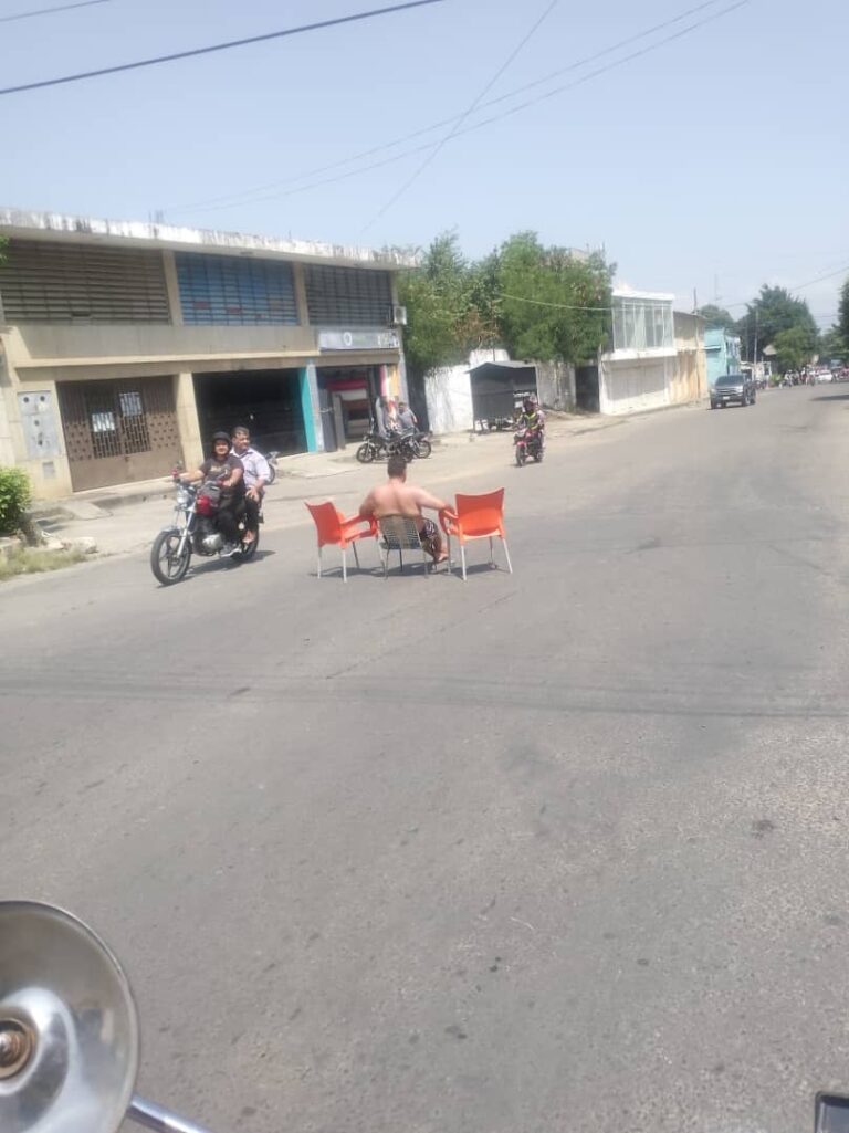 Piden atender caso por conducta agresiva de hombre en vía pública de San Antonio