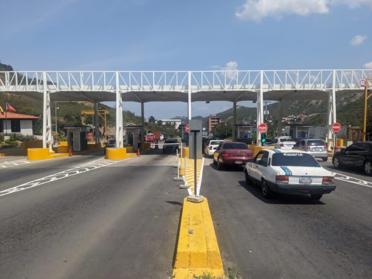 «Ahora cobran 2.500 pesos»: usuarios del peaje de San Antonio