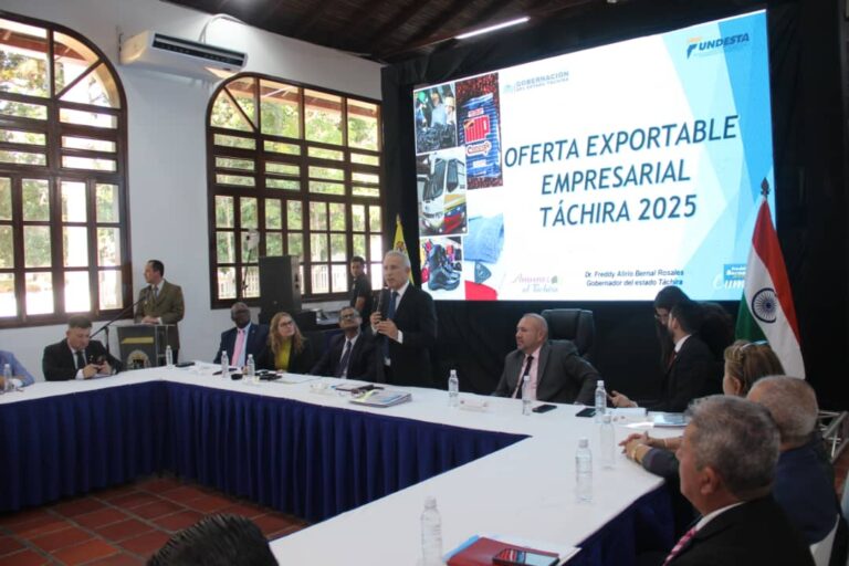 Gobernador Bernal entrega oferta exportable a Embajador de la India