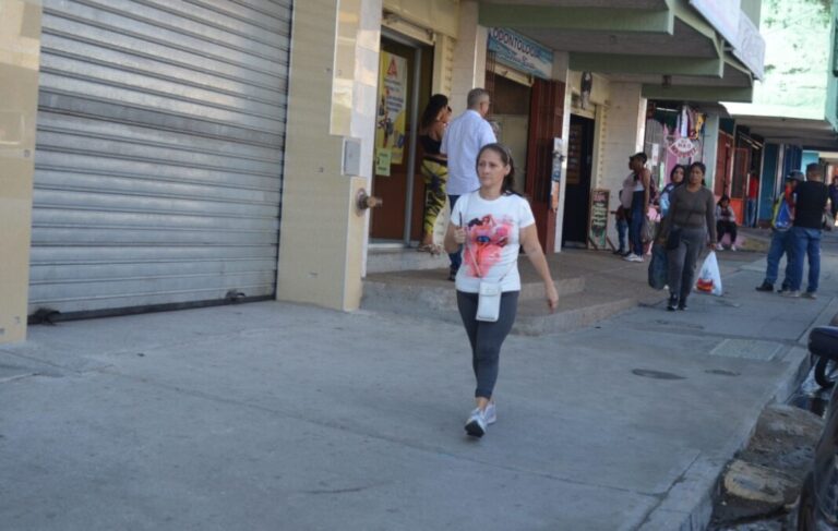 La mayoría de los trabajadores gana entre $ 100 a $ 150 y el salario ha subido menos del 40 por ciento