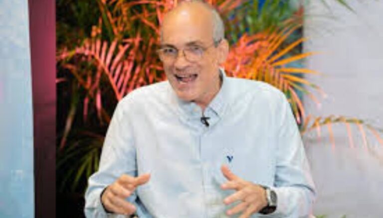 Menéndez insta a las comunidades a sumarse al auto gobierno popular