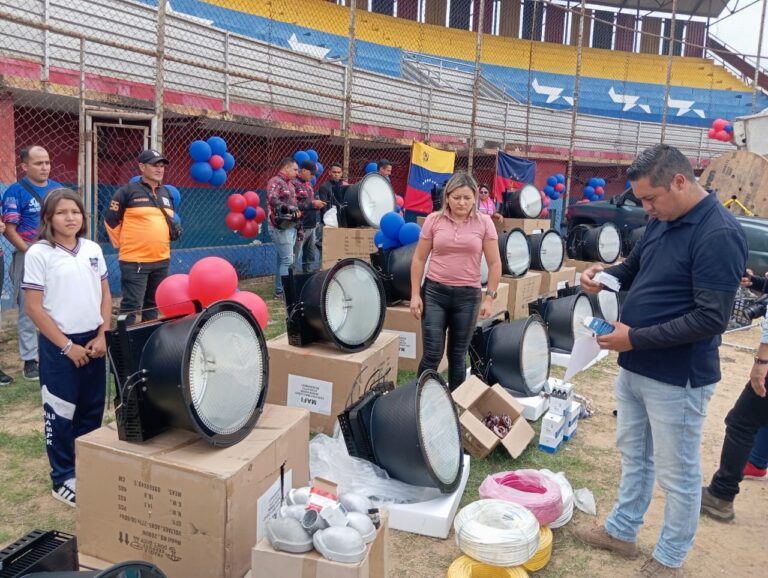 Llega el sistema eléctrico para rehabilitar el estadio de San Antonio