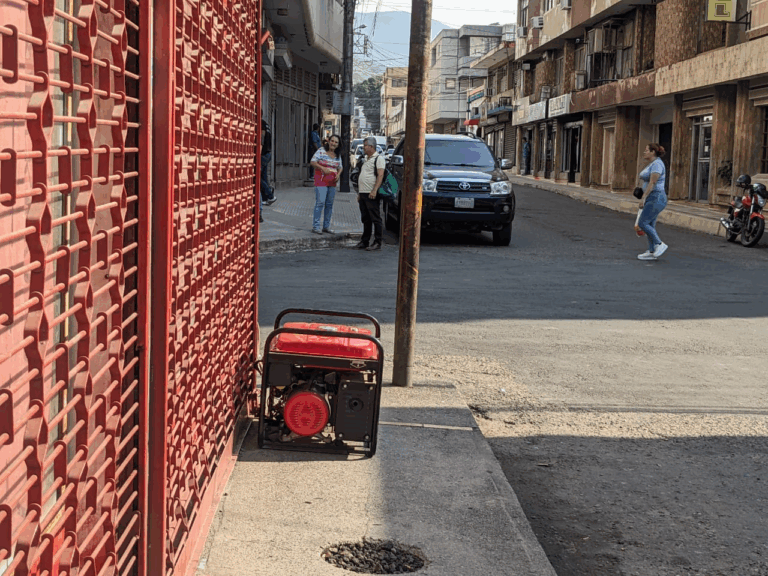 En comercios de frontera no paran de rugir las plantas