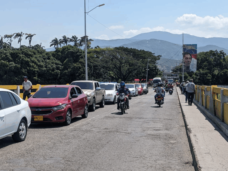 Lento el tránsito hacia Colombia