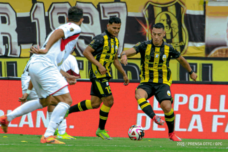 Táchira vuelve a la cima del Apertura; Deportivo La Guaira único invicto