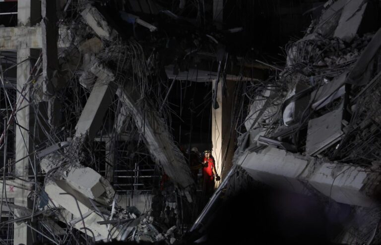 Se desploma edificio en Bangkok por terremoto: Tres muertos y más de 80 atrapados