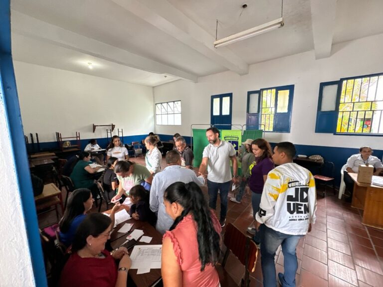 Jornada médica en Jáuregui atendió a más de 100 personas