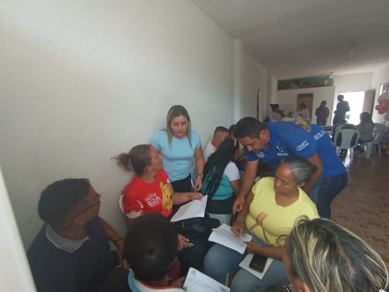 Instalan mesa de trabajo para solventar problemas hídricos en Bolívar