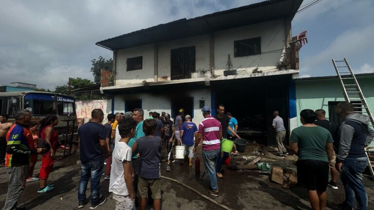 “Quedé con lo que tengo puesto”, dijo Gonzalo Molina tras incendio de su vivienda en Colón
