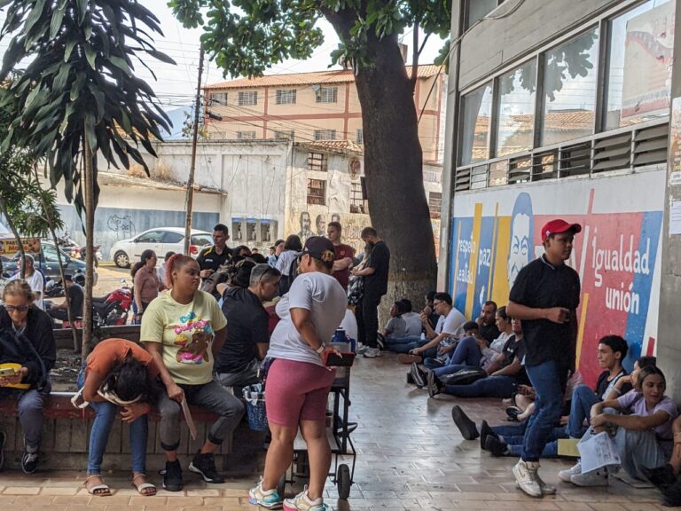 Solo tres horas de cedulación en frontera por reducción del horario y cortes eléctricos