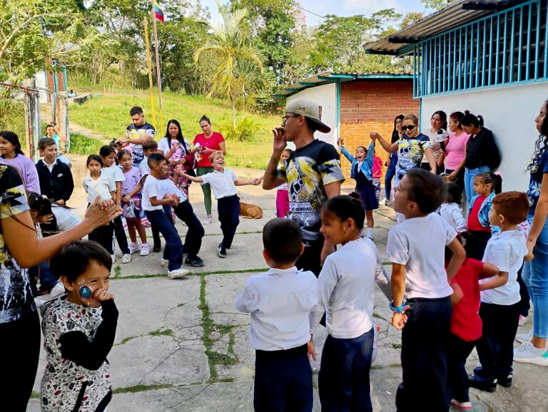 Escuela “Antonio Muñoz” recibió una grata visita