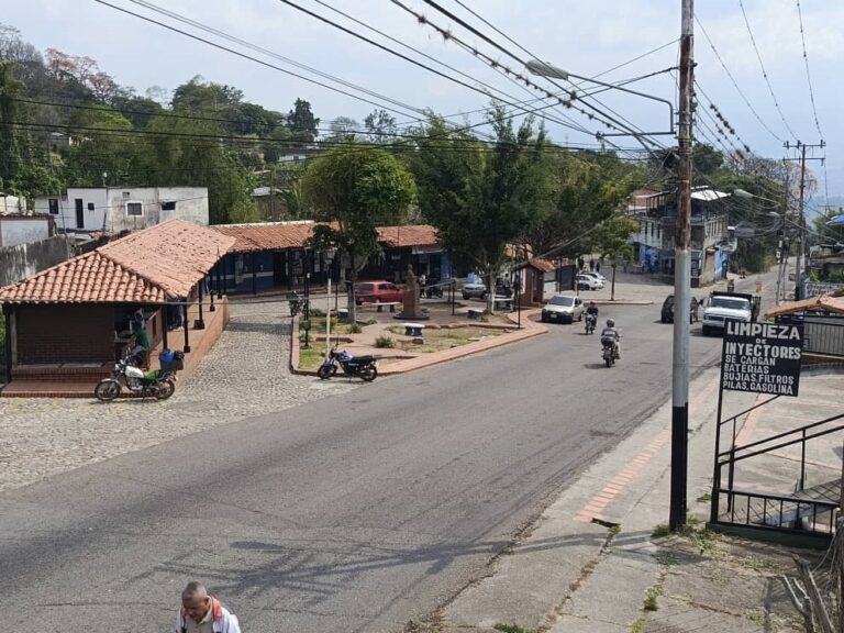 Varios afluentes socavan terrenos en El Pueblito