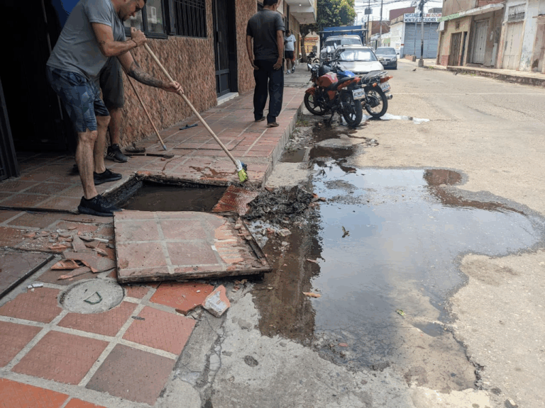 «Llevamos más de cuatro meses con olores nauseabundos»