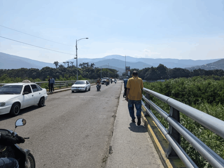 Fluida la circulación por el puente Simón Bolívar