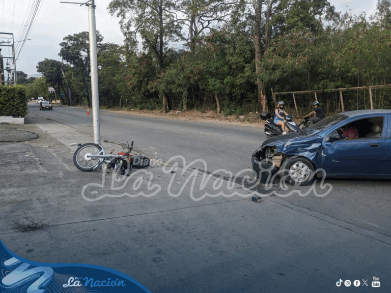 Dos lesionados en aparatoso accidente en San Antonio