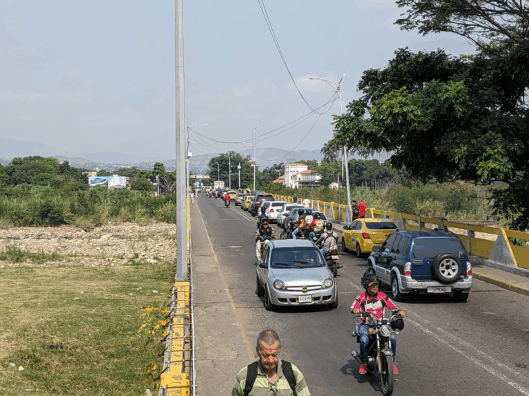 Nutrido el tránsito hacia Colombia
