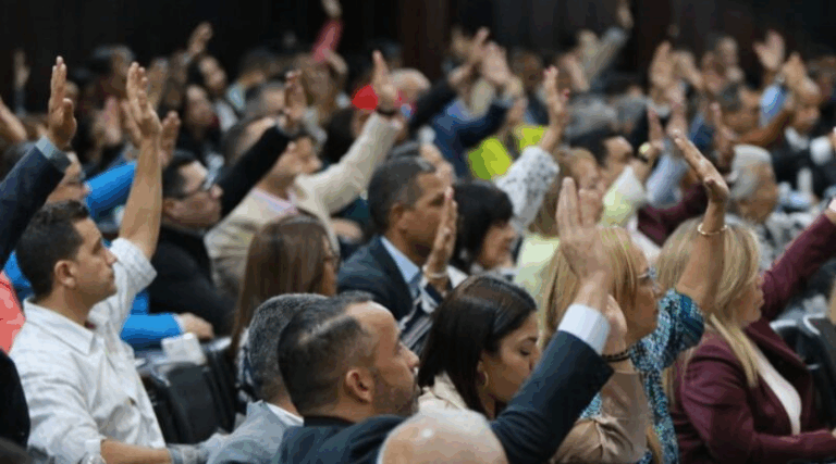 Diputados insisten en aplicar ley Simón Bolívar tras denuncias sobre ExxonMobil