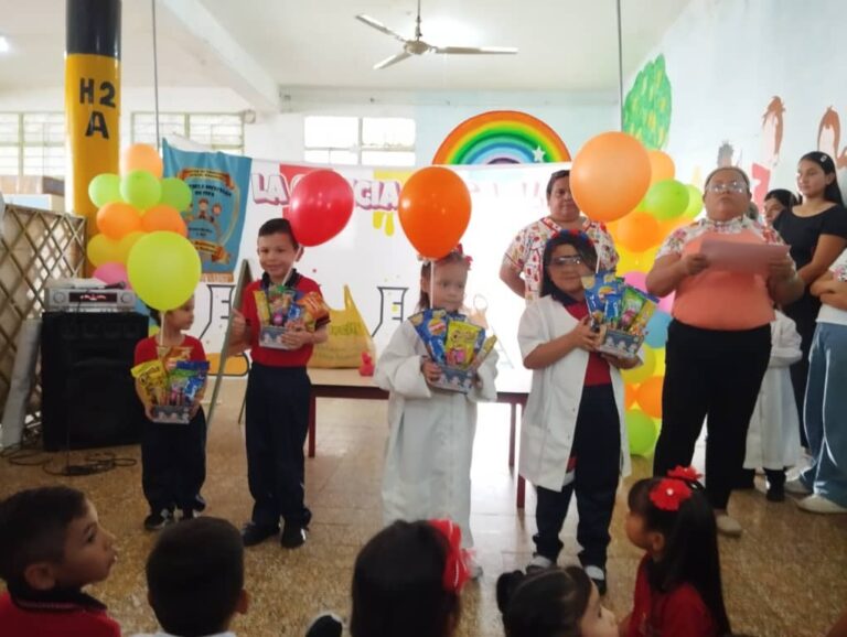 «Pequeños científicos» se destacaron en escuela de frontera