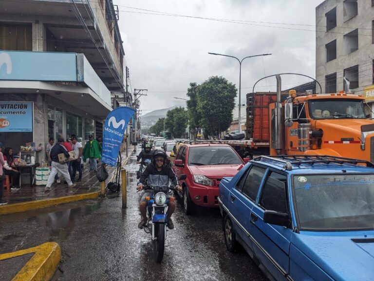 Congestionado el ingreso a Colombia