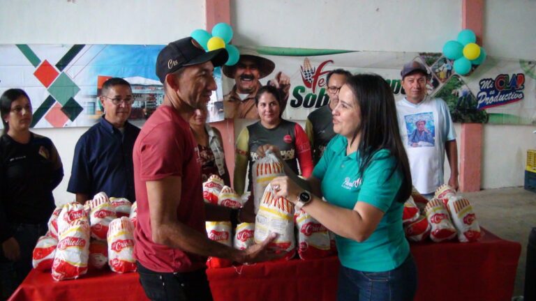 PDVAL beneficia a 4 mil familias con la Feria de Campo Soberano en Fernández Feo